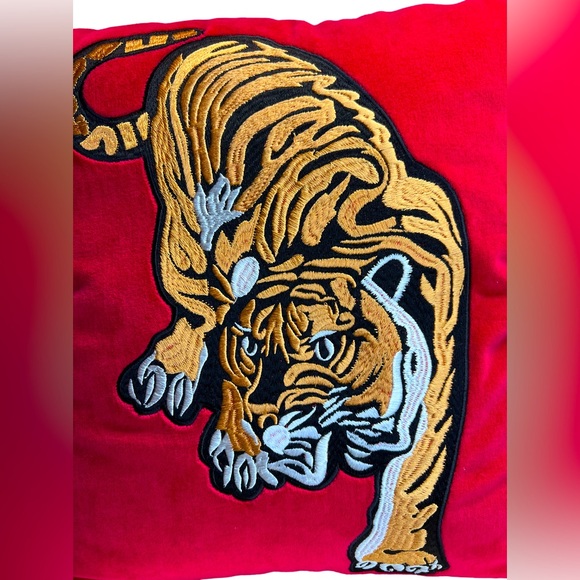 Made In India NWT Stunning Red Velour Black Gold Embroidered Accent Pillow - Picture 2 of 8